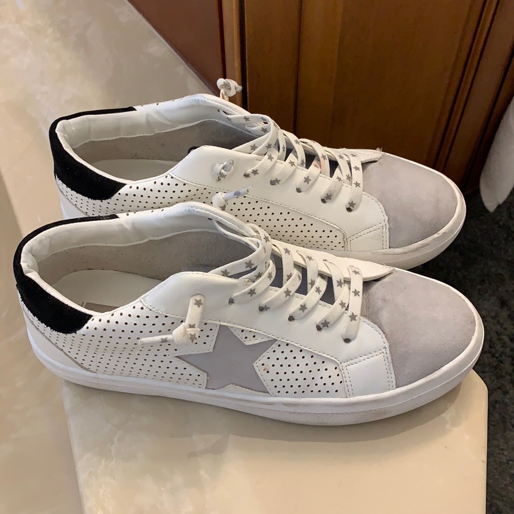 STEVE MADDEN SNEAKERS